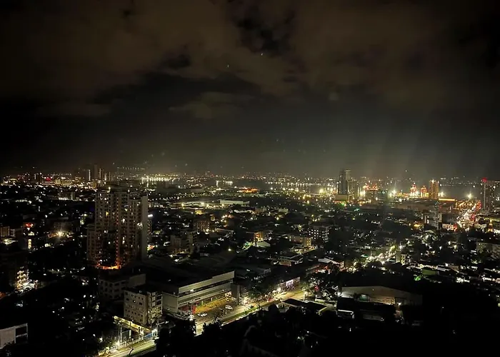 Cozy With Pool & Gym Near Ayala Center Cebu