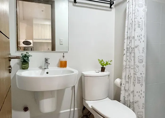 Cozy With Pool & Gym Near Ayala Center